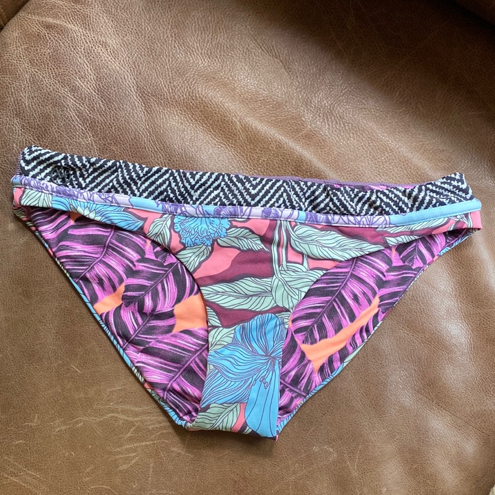 Maaji reversible swim bottoms size L